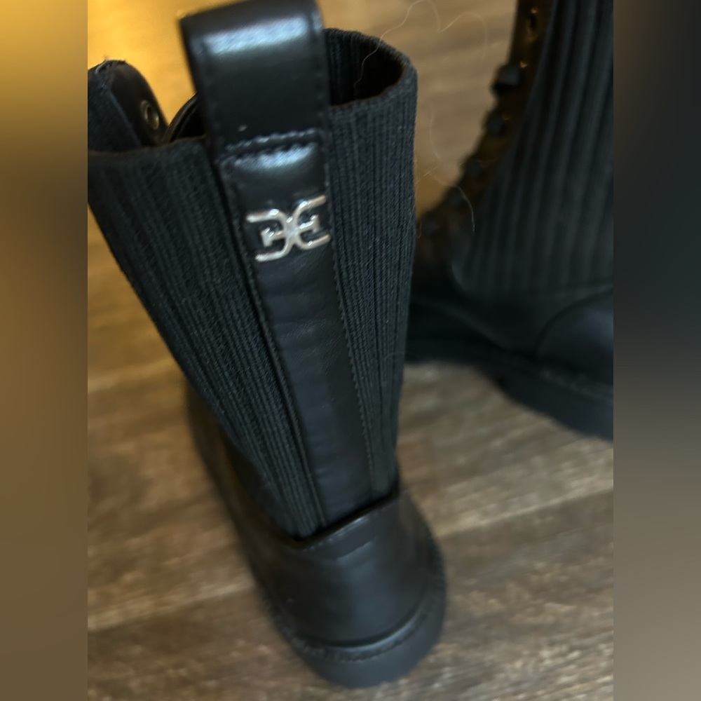 Sam Edelman alúdelo combat boots. in size 6. Light weight.